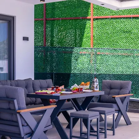 Βίλα Lovelet 2 *